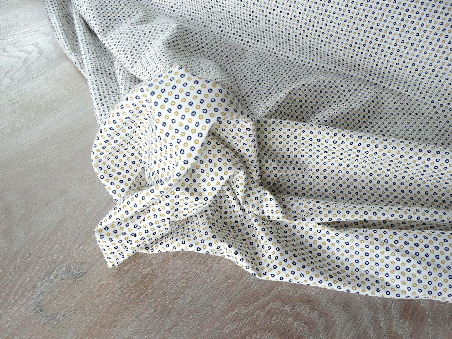 Tissu Boreana imprimé Marine et or