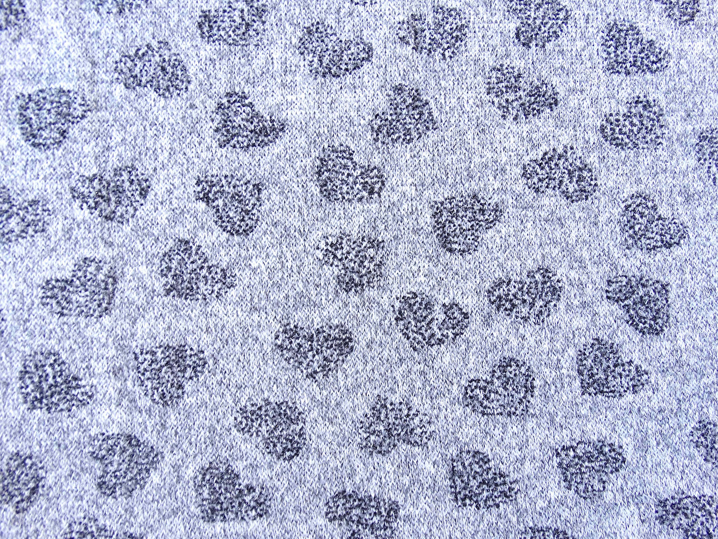 tissu polyester kareo hiver coeur noir sur fond gris