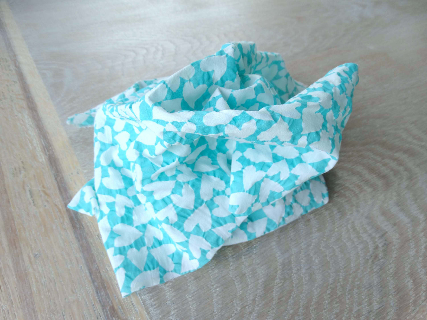 Tissu Love - Coeurs Blancs sur Fond Bleu