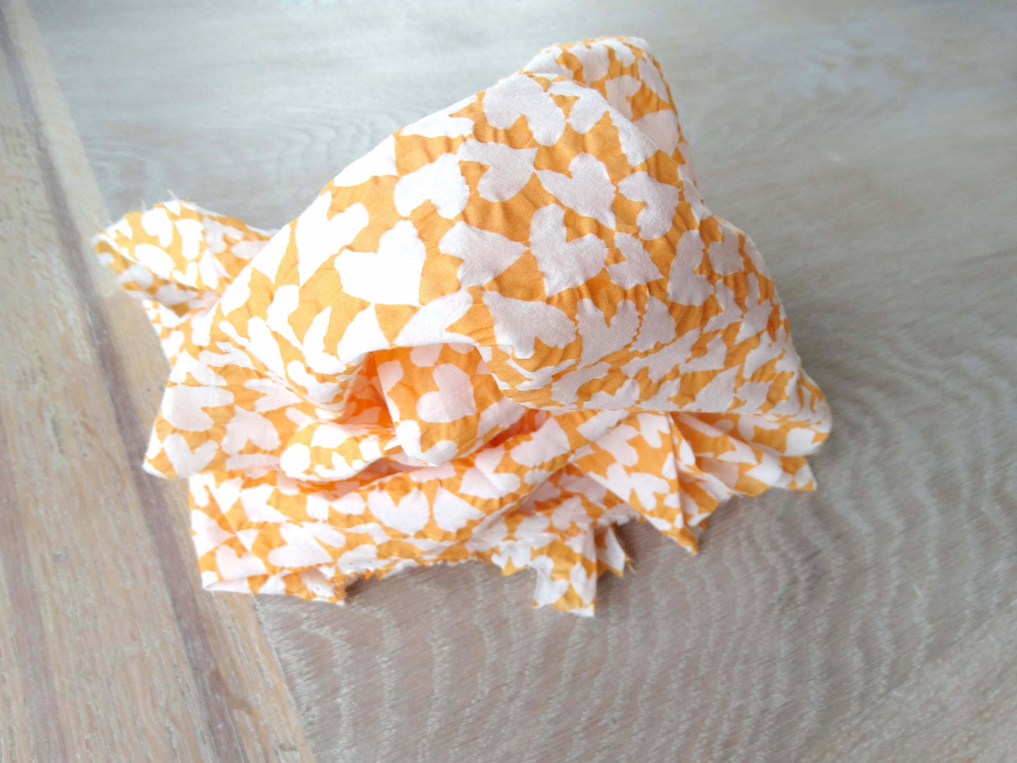 Tissu Love - Coeurs Blancs sur Fond Orange