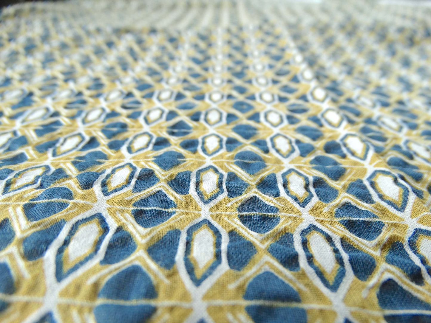 Tissu Love - Hexagone Bleu Or