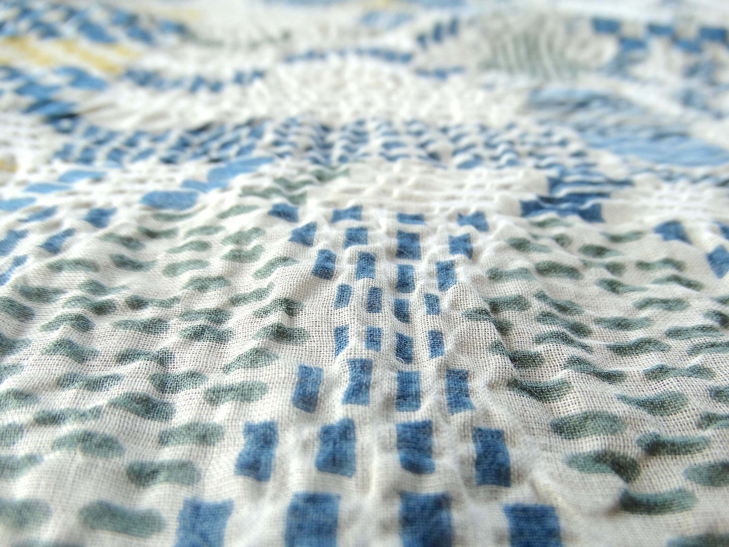 Love tissu fripon - Imprimé Wax Bleu Vert Jaune