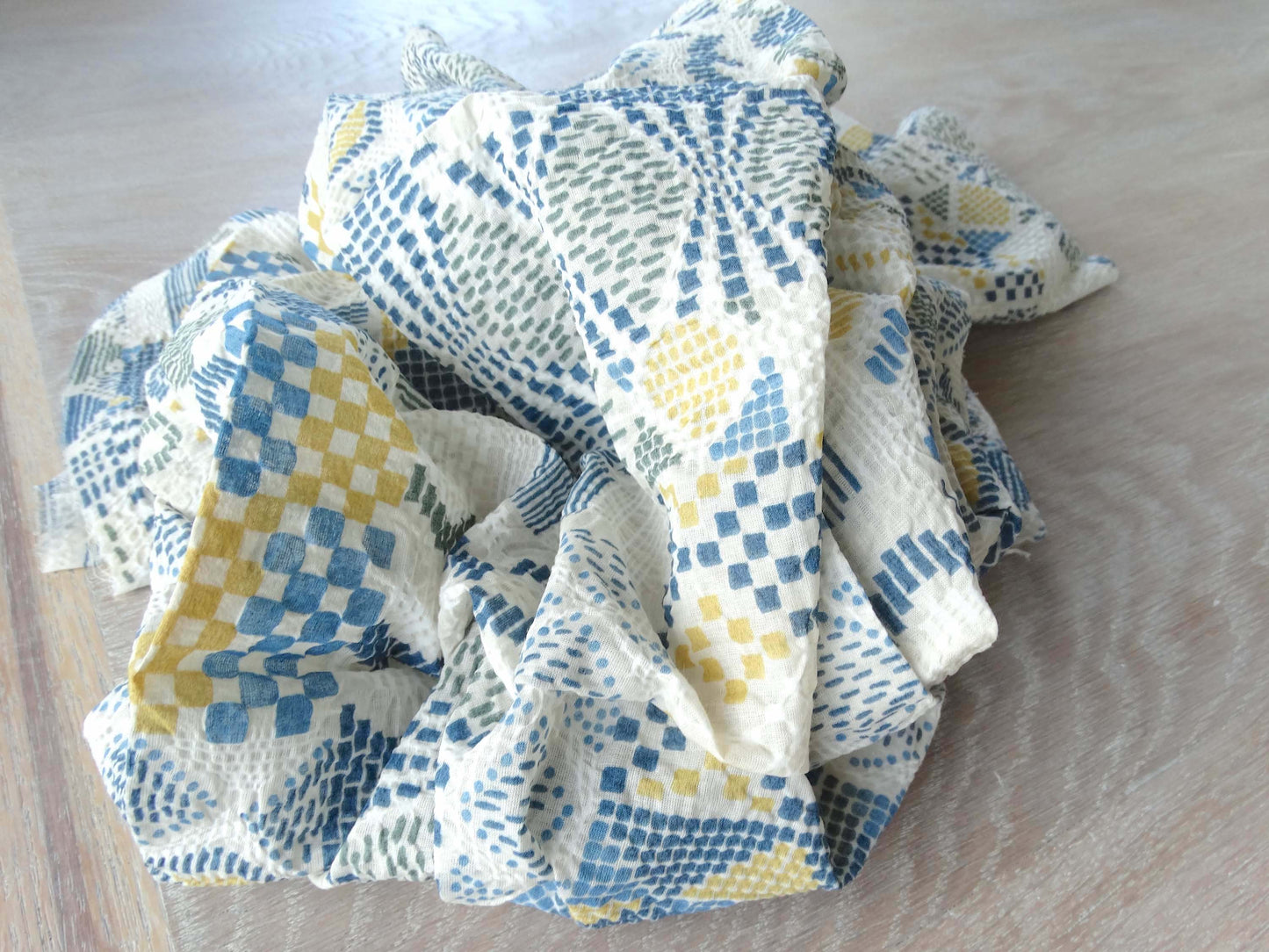 Love tissu fripon - Imprimé Wax Bleu Vert Jaune