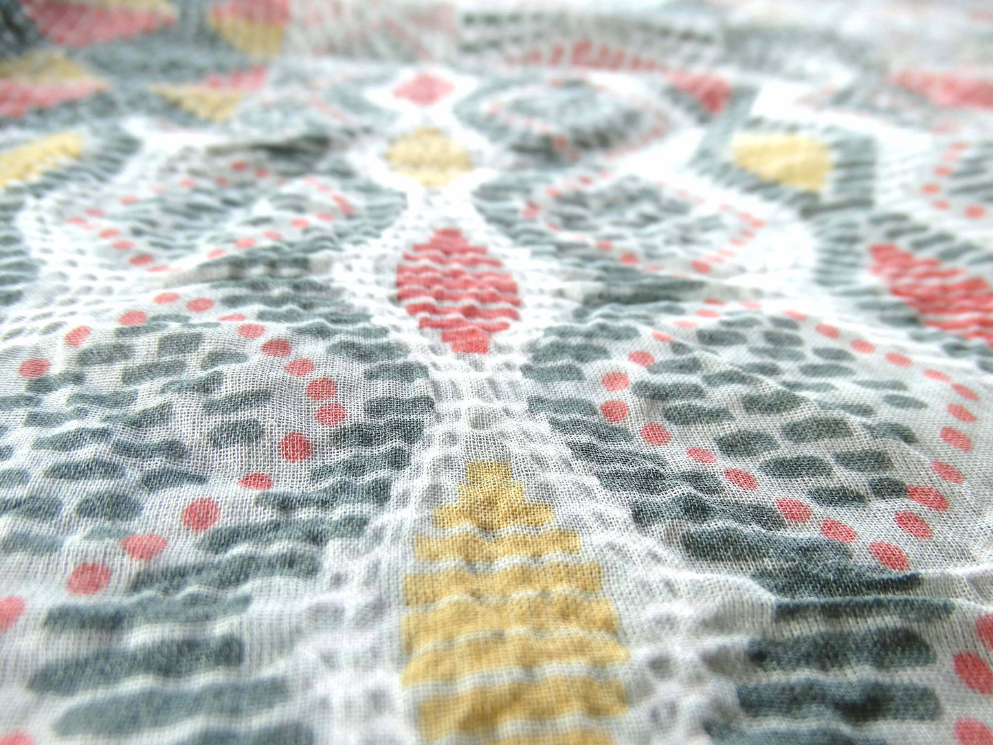 Love tissu fripon - Imprimé Wax Vert Rouge Or