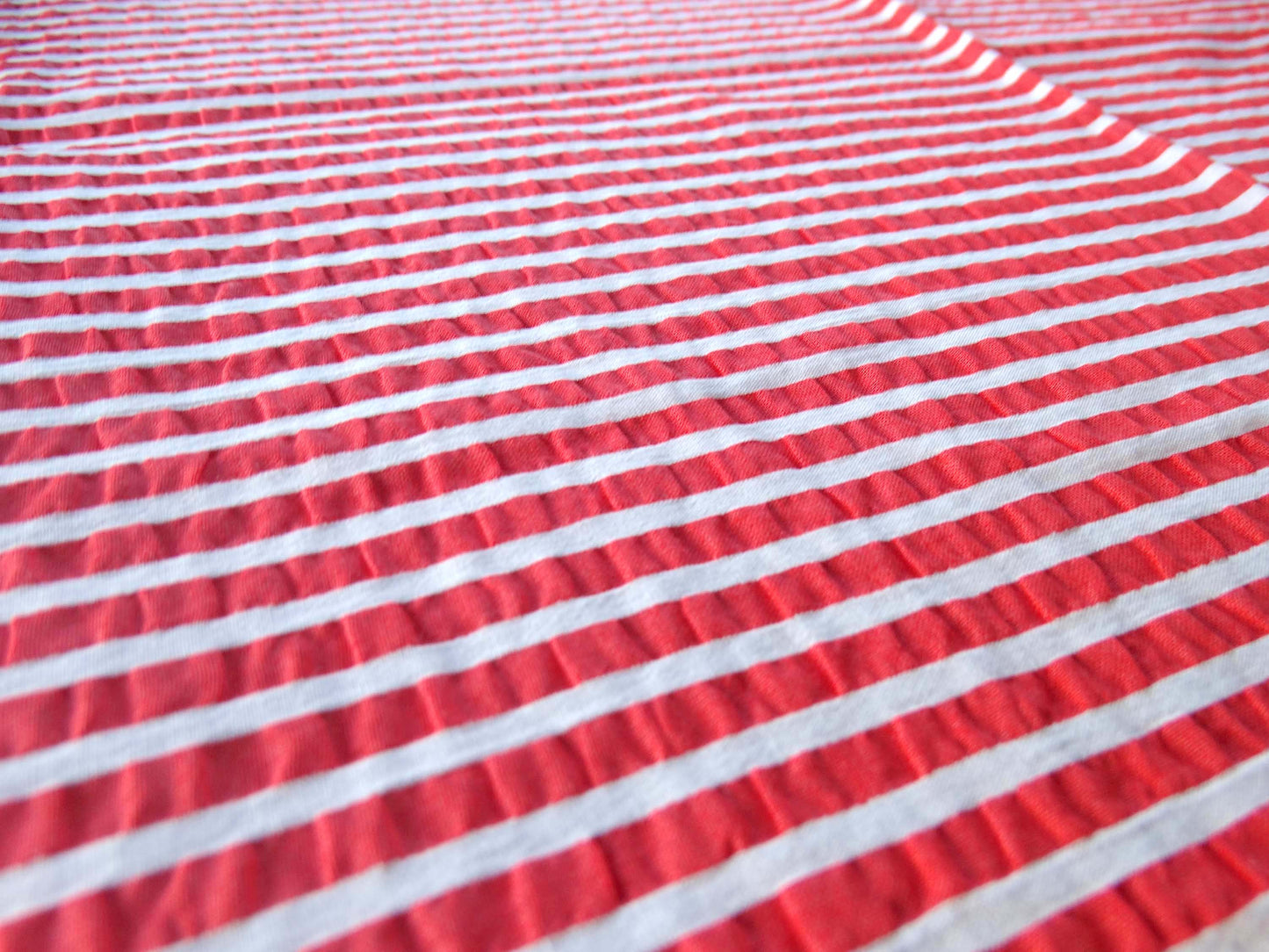 Love-tissu-rayures-rouge-blanc-fripon