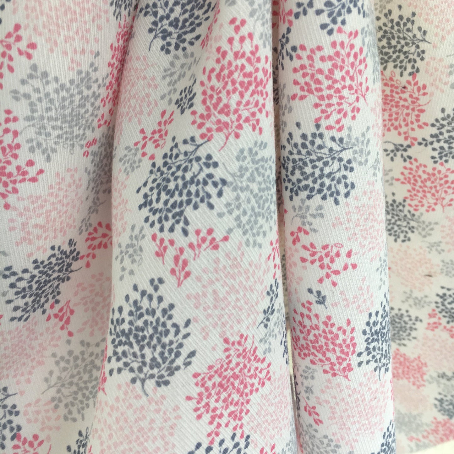tissu trinil 100% coton imprimé feuillage