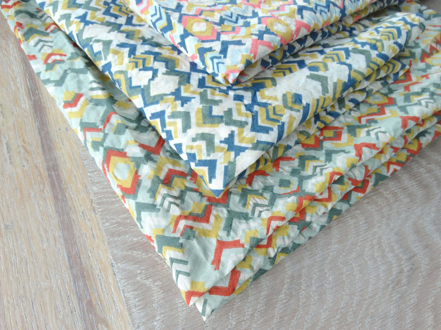 Love tissu fripon - Imprimé Géométrique Tricolore