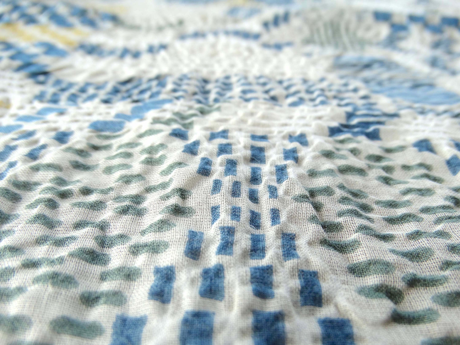 Love tissu fripon - Imprimé Wax Bleu Vert Jaune